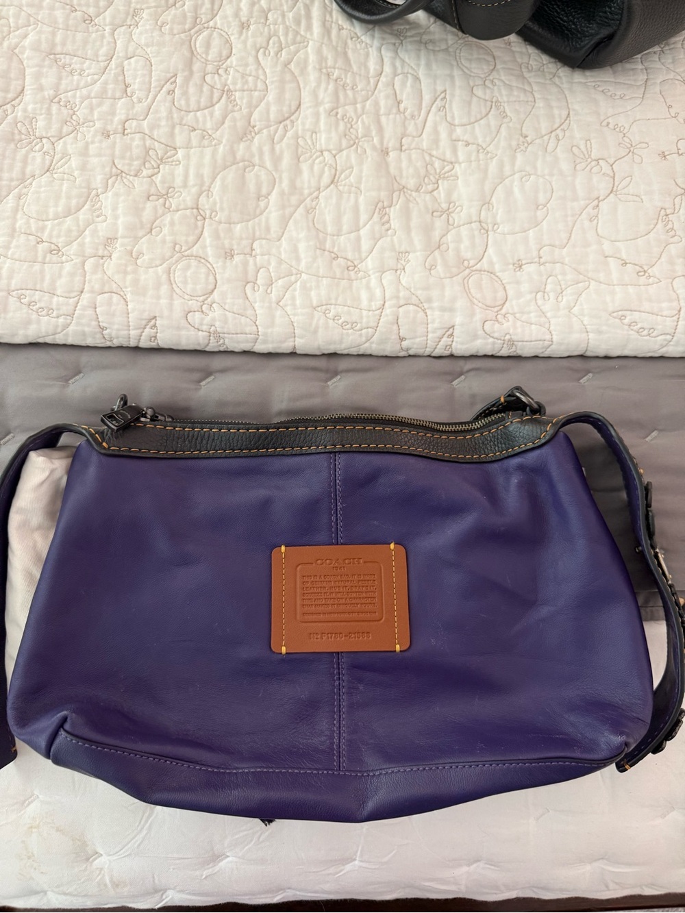 EUC Coach Bandit 39 Hobo 1941 Black Tea Rose - Picture 10 of 13